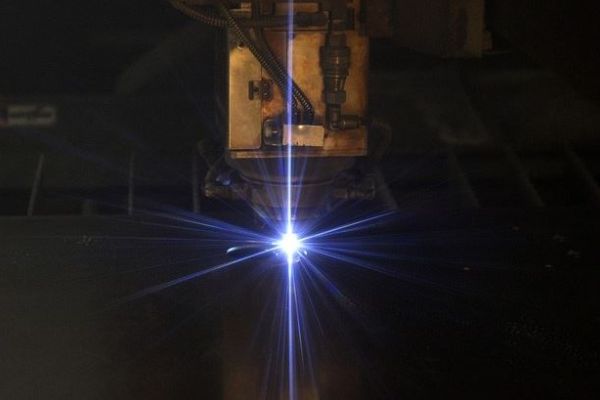 cong-suat-hoat-dong-cua-may-khac Điểm danh 5 dòng máy cắt khắc laser mini tốt nhất cho xưởng nhỏ