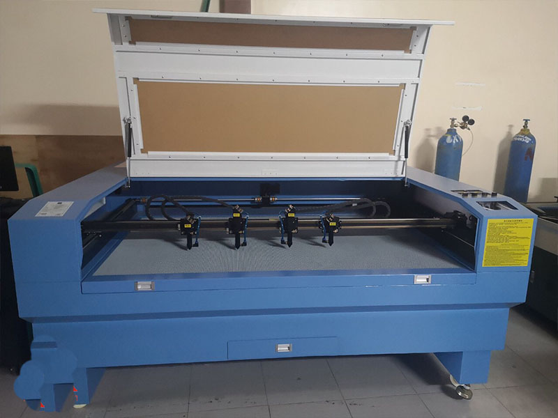 may-cat-1610 Top 3+ dòng máy laser cắt vải nhập khẩu cao cấp đáng đầu tư