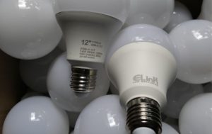 Máy khắc laser lên đuôi bóng đèn