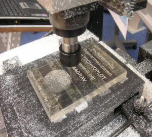 khac-laser-mica--300x271 Cắt CNC mica là gì? Những ưu điểm của phương pháp cắt CNC mica
