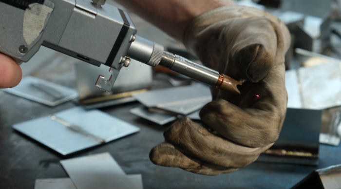 nhung-luu-y-quan-trong-khi-su-dung-may-han-laser Hàn laser là gì? Công nghệ hàn chính xác, nhanh và ít biến dạng