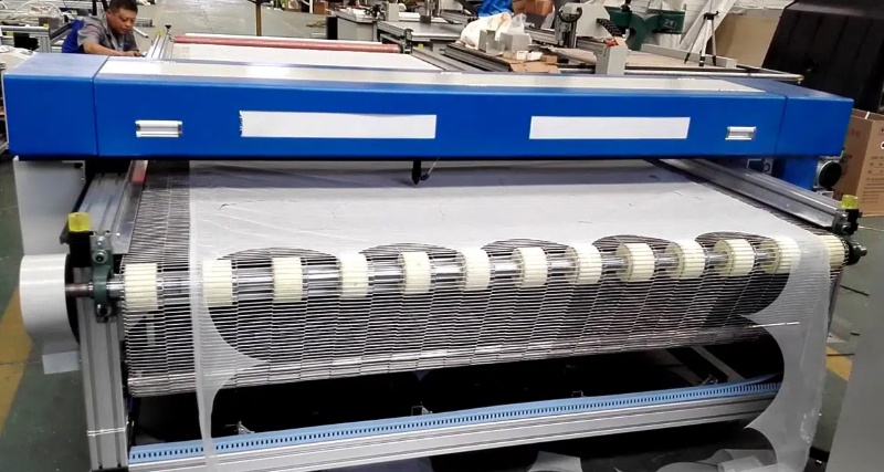 luu-y-an-toan-khi-van-hanh-may-cat-laser-vai Hướng dẫn toàn diện về cách cắt vải bằng máy laser hiệu quả